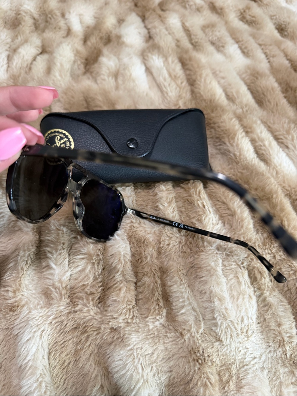 Ray-Ban Aviator Sunglasses in Black and Gray Tortoise. Not on website anymore. - Picture 2 of 4